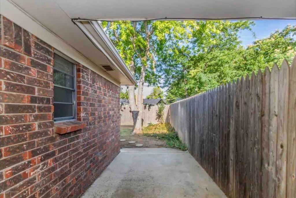 Large Open Space For Family Fun! Amarillo Extérieur photo